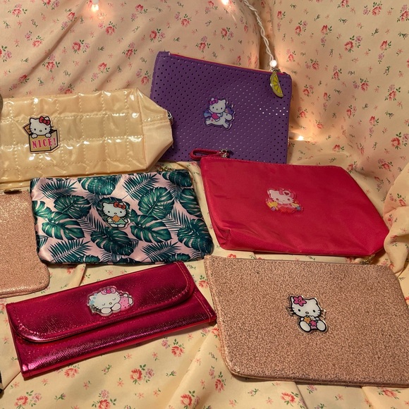 🎀 Hello Kitty Bundle Of Purses/bags/pouches 🎀 - Picture 1 of 2